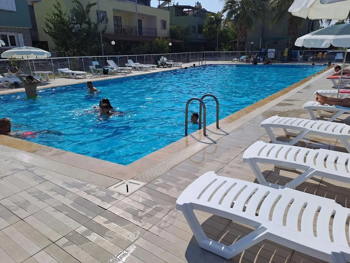 Kusadasi Deniz Yildizi Sitesi Havuzlu 0*,