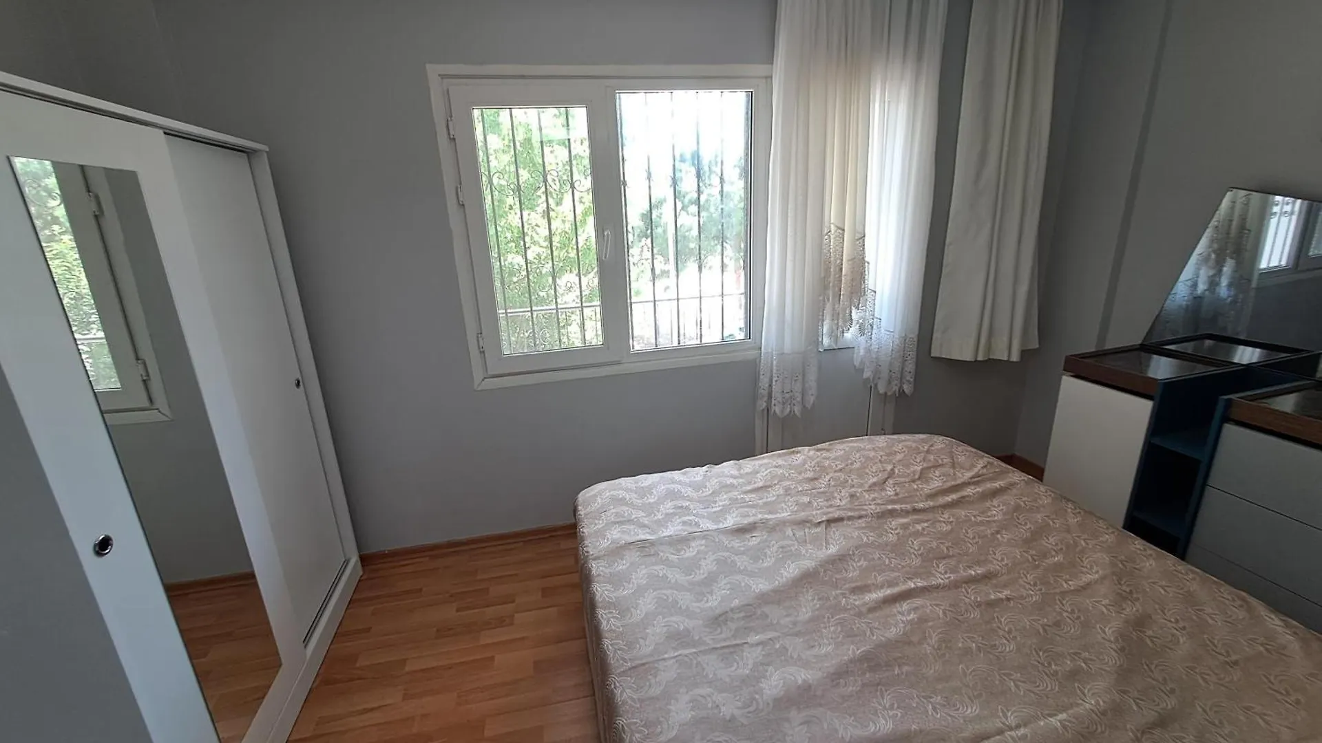 Kusadasi Deniz Yildizi Sitesi Havuzlu
